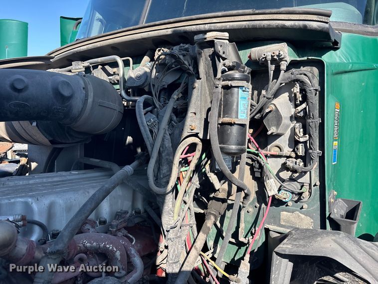 image for item YA2321 2016 Mack CXU613 semi truck