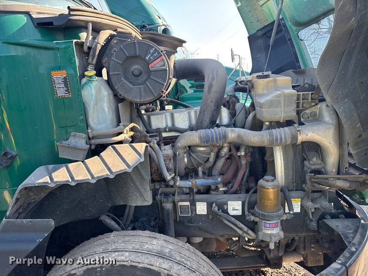 image for item YA2321 2016 Mack CXU613 semi truck