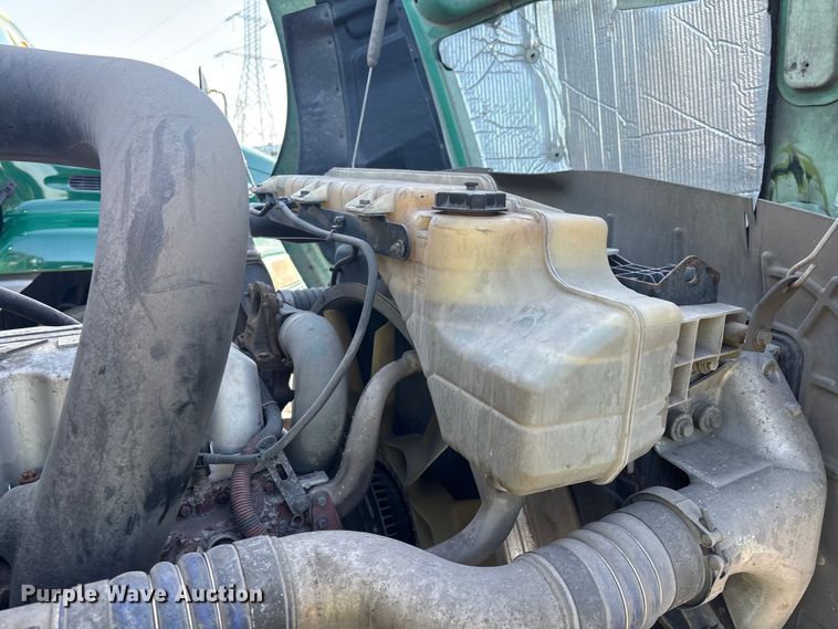 image for item YA2321 2016 Mack CXU613 semi truck