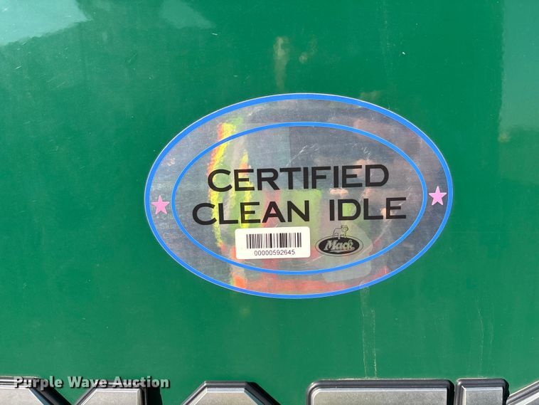 image for item YA2321 2016 Mack CXU613 semi truck