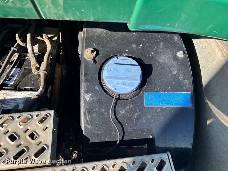 image for item YA2321 2016 Mack CXU613 semi truck