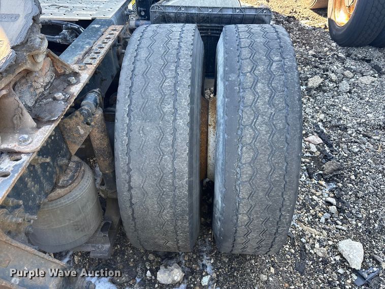 image for item YA2321 2016 Mack CXU613 semi truck