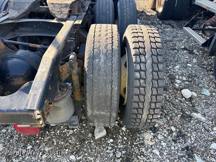 image for item YA2321 2016 Mack CXU613 semi truck