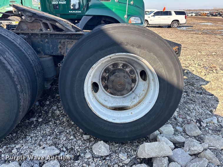 image for item YA2321 2016 Mack CXU613 semi truck