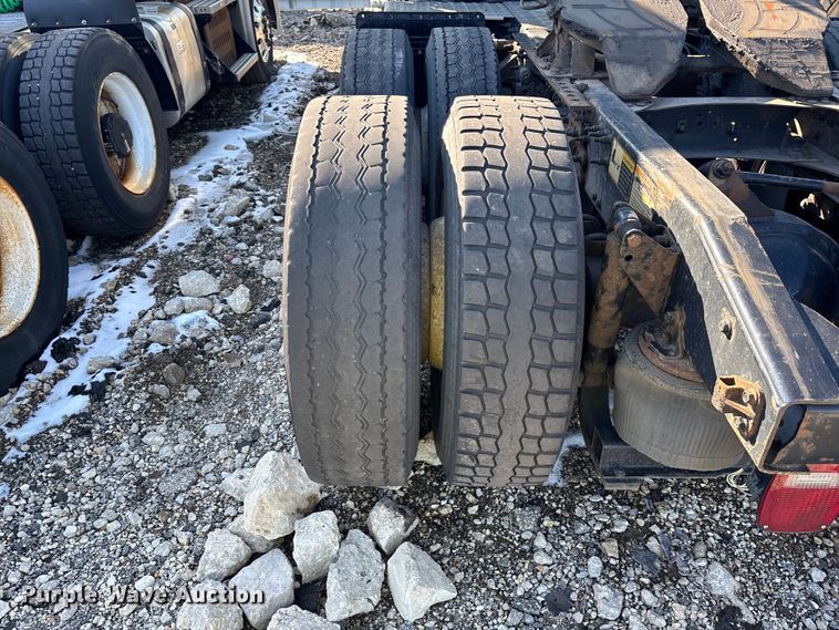 image for item YA2321 2016 Mack CXU613 semi truck