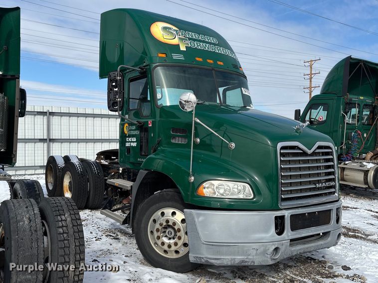 image for item YA2322 2016 Mack CXU613 semi truck