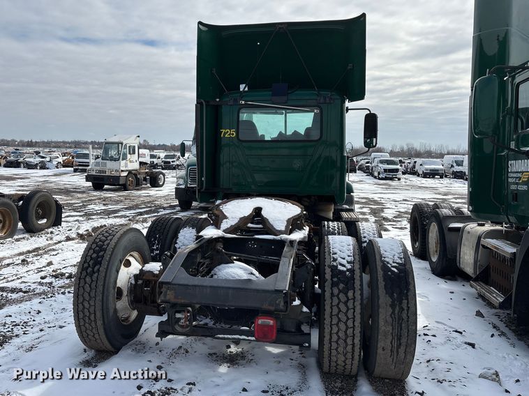 image for item YA2322 2016 Mack CXU613 semi truck