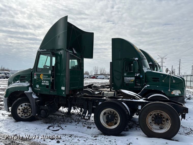 image for item YA2322 2016 Mack CXU613 semi truck