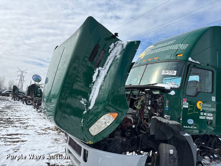 image for item YA2322 2016 Mack CXU613 semi truck