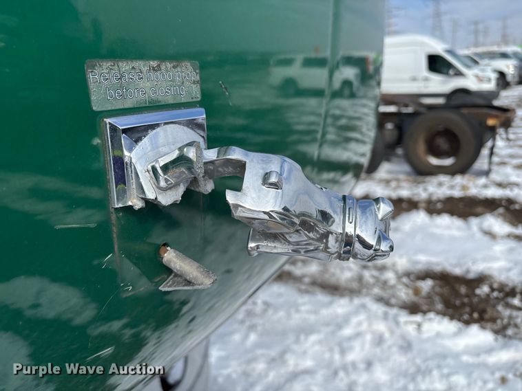 image for item YA2322 2016 Mack CXU613 semi truck