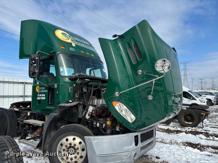 image for item YA2322 2016 Mack CXU613 semi truck