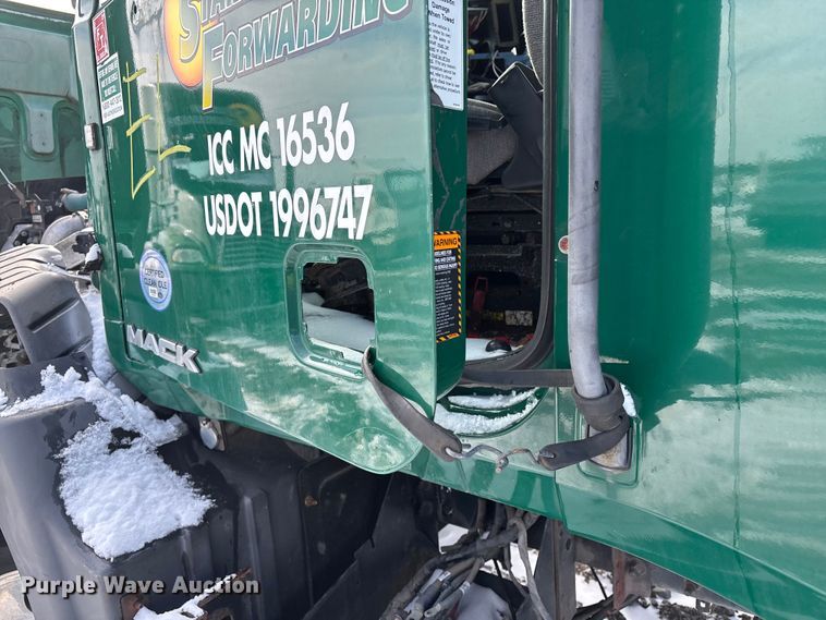 image for item YA2322 2016 Mack CXU613 semi truck