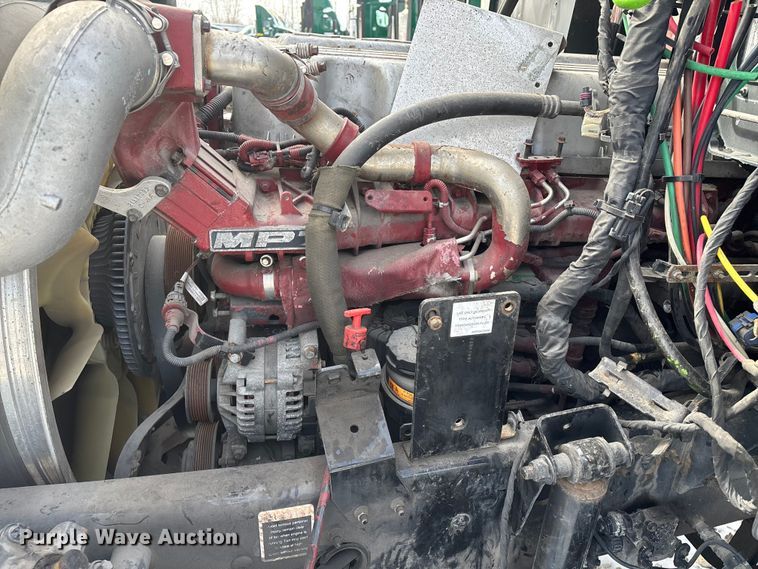 image for item YA2322 2016 Mack CXU613 semi truck