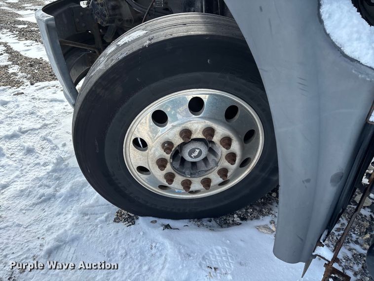 image for item YA2322 2016 Mack CXU613 semi truck