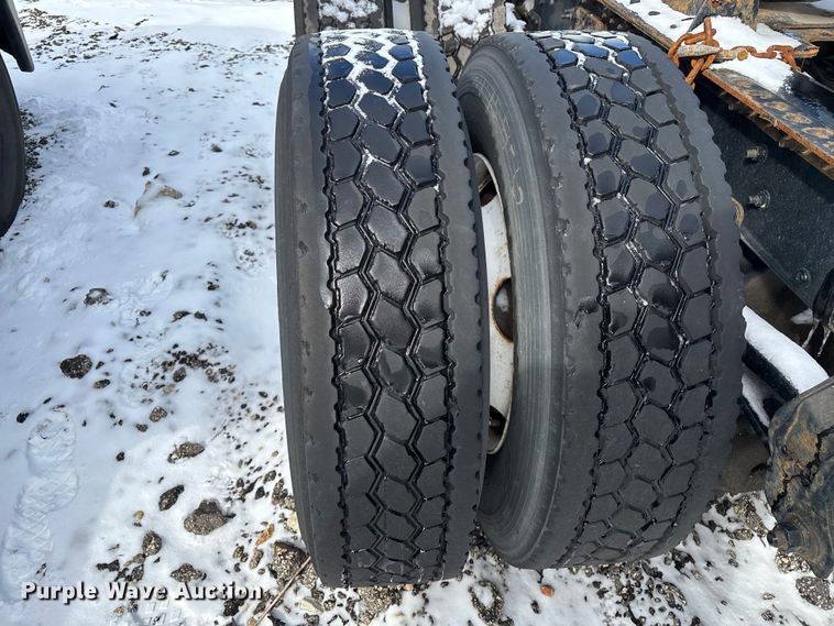 image for item YA2322 2016 Mack CXU613 semi truck