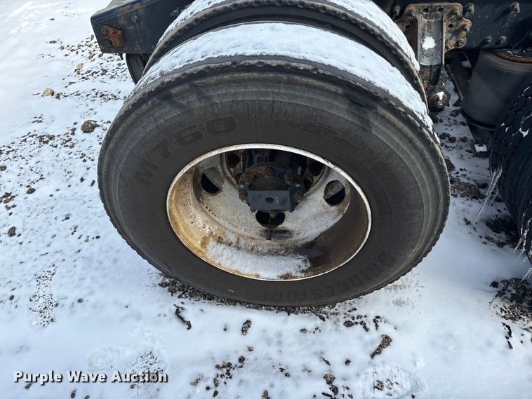 image for item YA2322 2016 Mack CXU613 semi truck