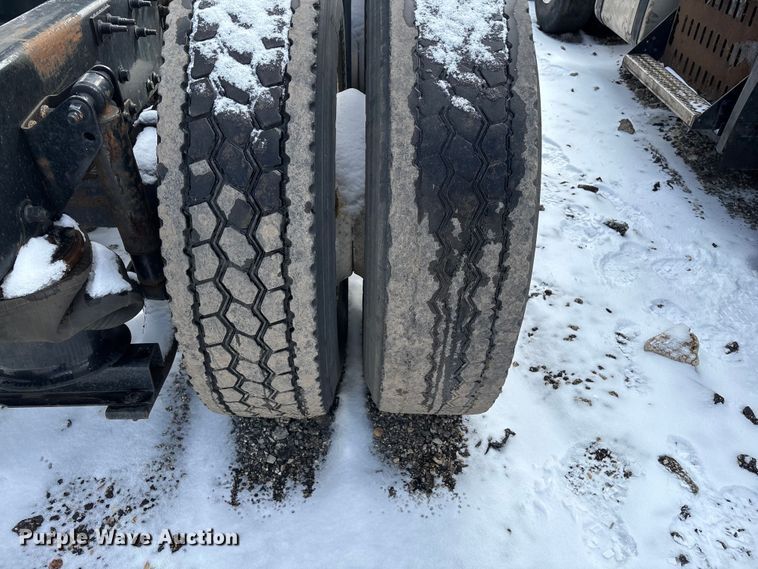 image for item YA2322 2016 Mack CXU613 semi truck