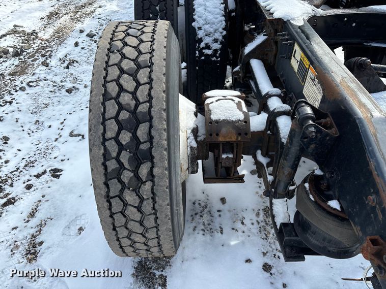 image for item YA2322 2016 Mack CXU613 semi truck