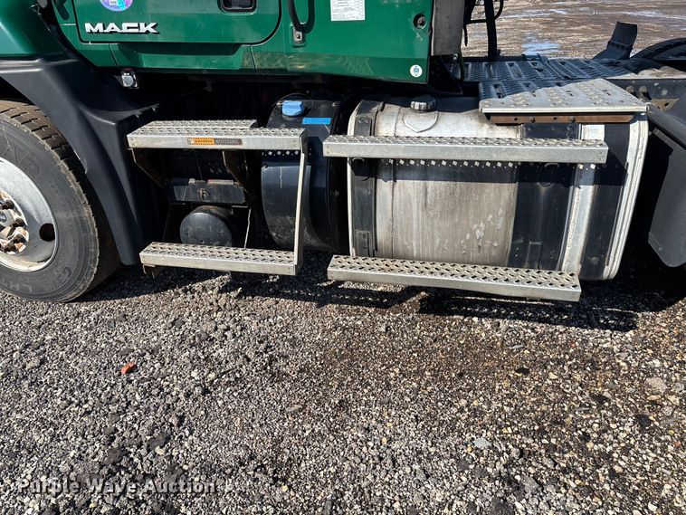 image for item YA2323 2016 Mack CXU613 semi truck