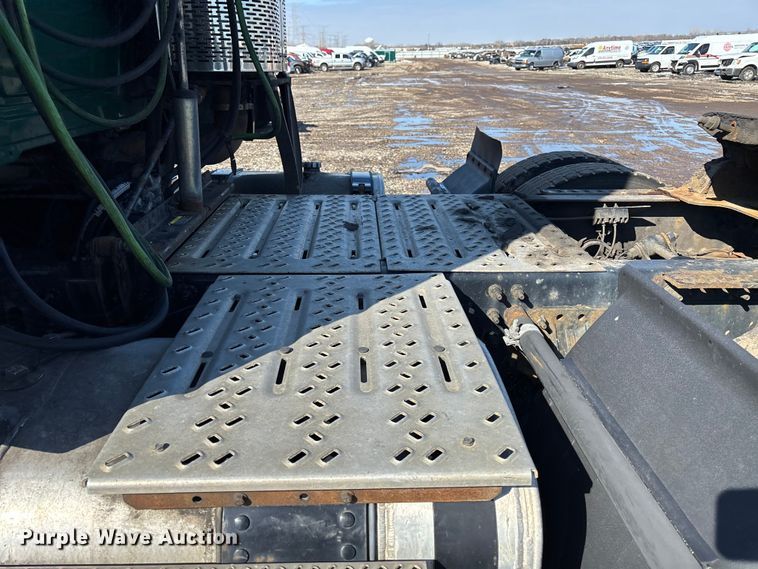 image for item YA2323 2016 Mack CXU613 semi truck