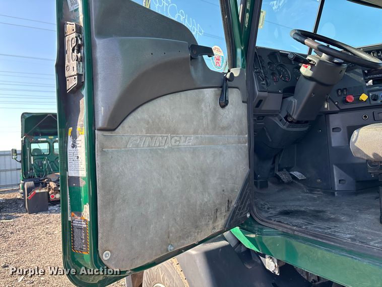 image for item YA2323 2016 Mack CXU613 semi truck