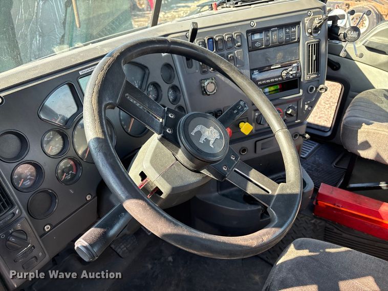 image for item YA2323 2016 Mack CXU613 semi truck