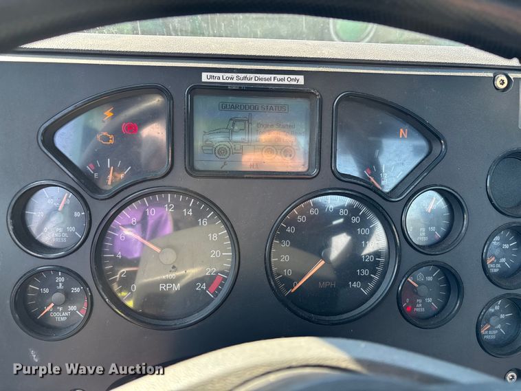 image for item YA2323 2016 Mack CXU613 semi truck