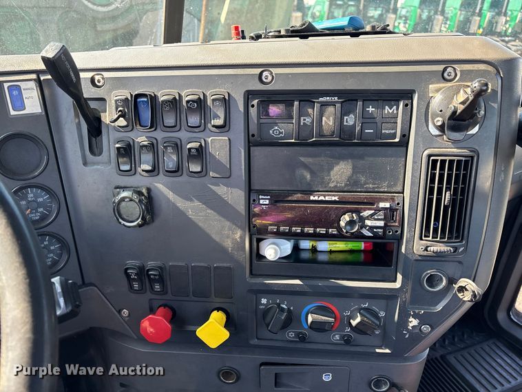 image for item YA2323 2016 Mack CXU613 semi truck