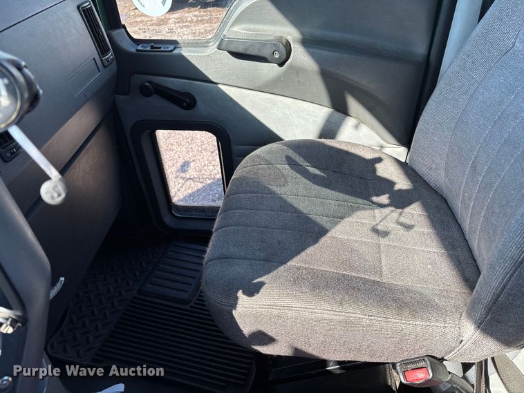 image for item YA2323 2016 Mack CXU613 semi truck