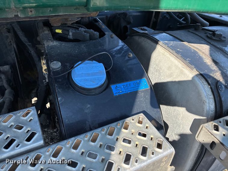 image for item YA2323 2016 Mack CXU613 semi truck