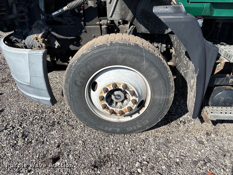 image for item YA2323 2016 Mack CXU613 semi truck