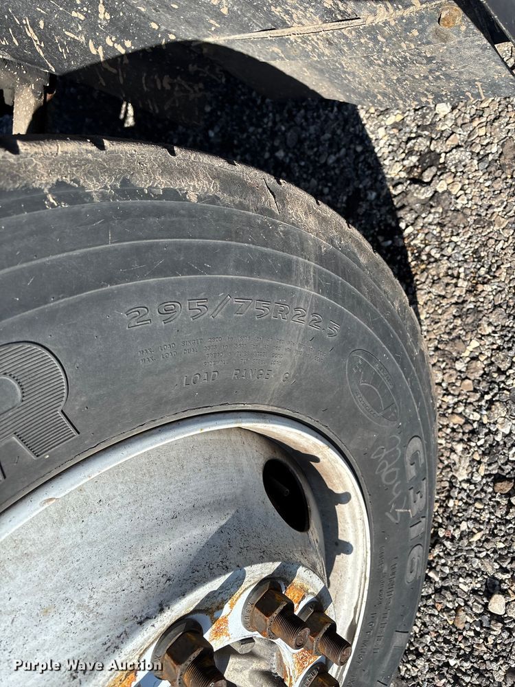 image for item YA2323 2016 Mack CXU613 semi truck