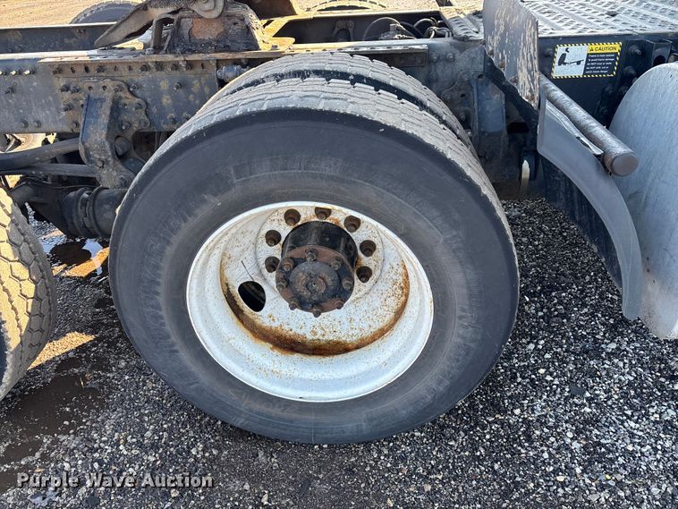 image for item YA2323 2016 Mack CXU613 semi truck