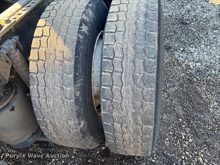 image for item YA2323 2016 Mack CXU613 semi truck