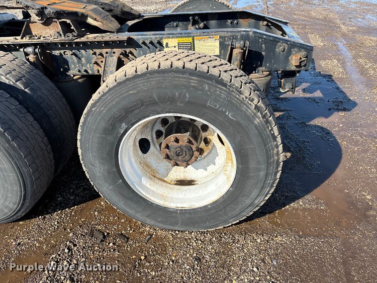 image for item YA2323 2016 Mack CXU613 semi truck