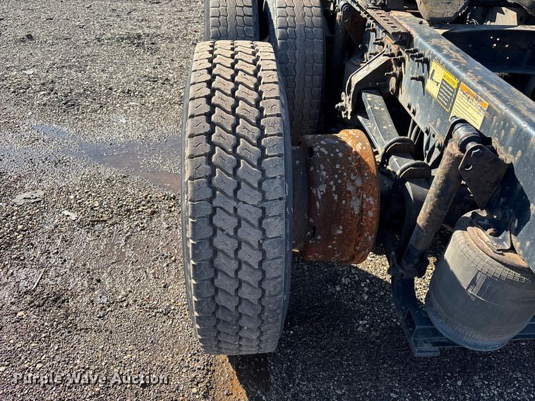 image for item YA2323 2016 Mack CXU613 semi truck