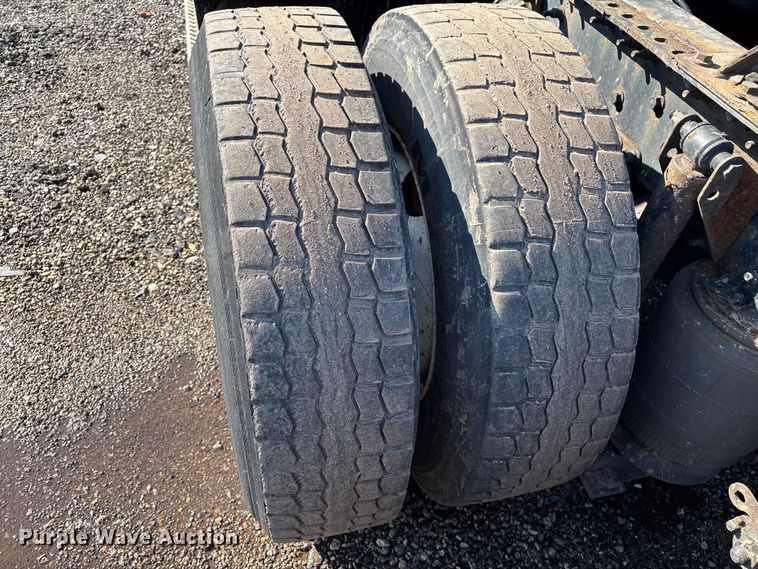 image for item YA2323 2016 Mack CXU613 semi truck