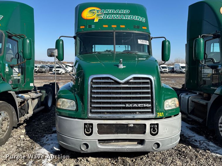 image for item YA2324 2016 Mack CXU613 semi truck