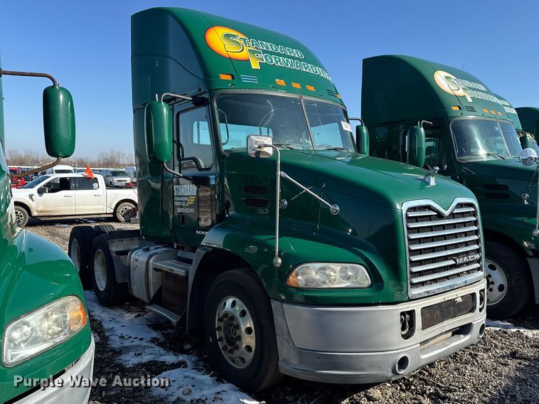 image for item YA2324 2016 Mack CXU613 semi truck