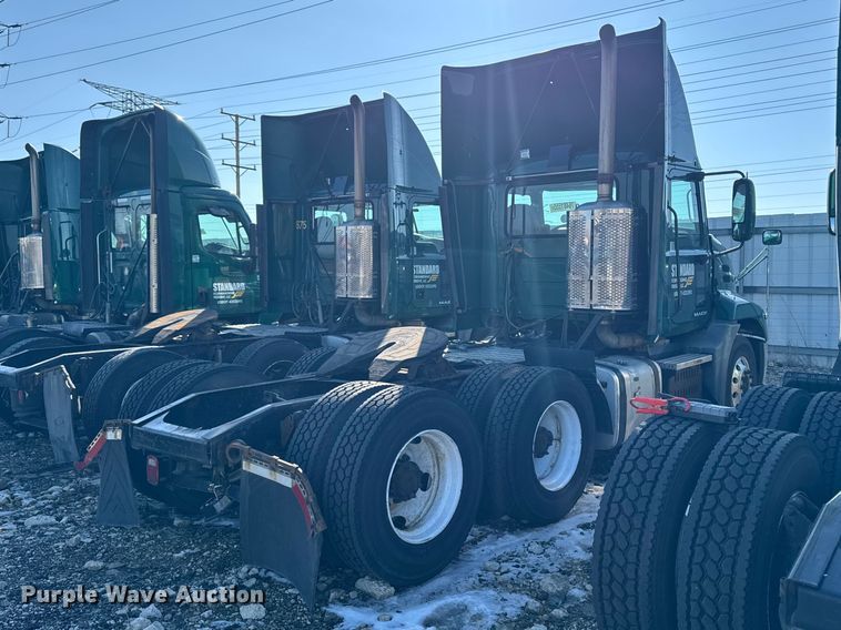 image for item YA2324 2016 Mack CXU613 semi truck