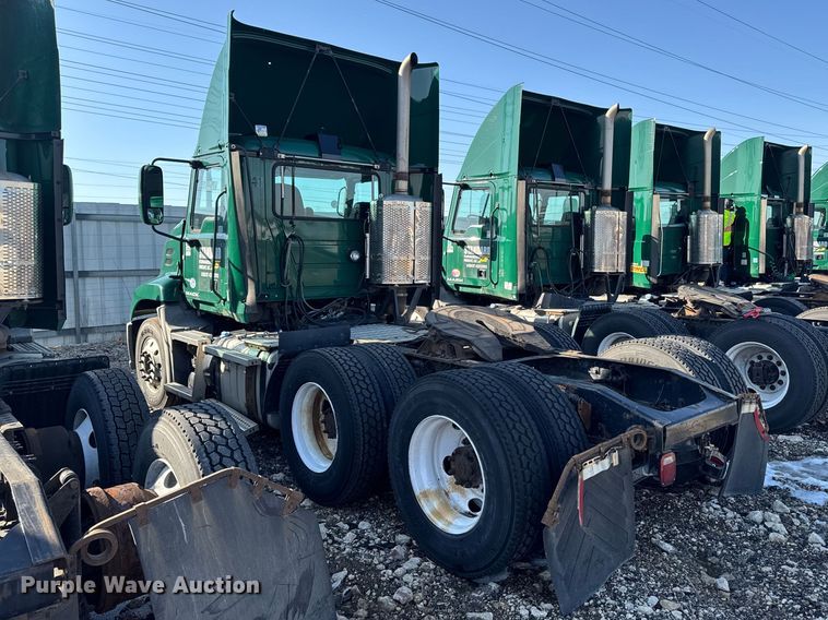 image for item YA2324 2016 Mack CXU613 semi truck