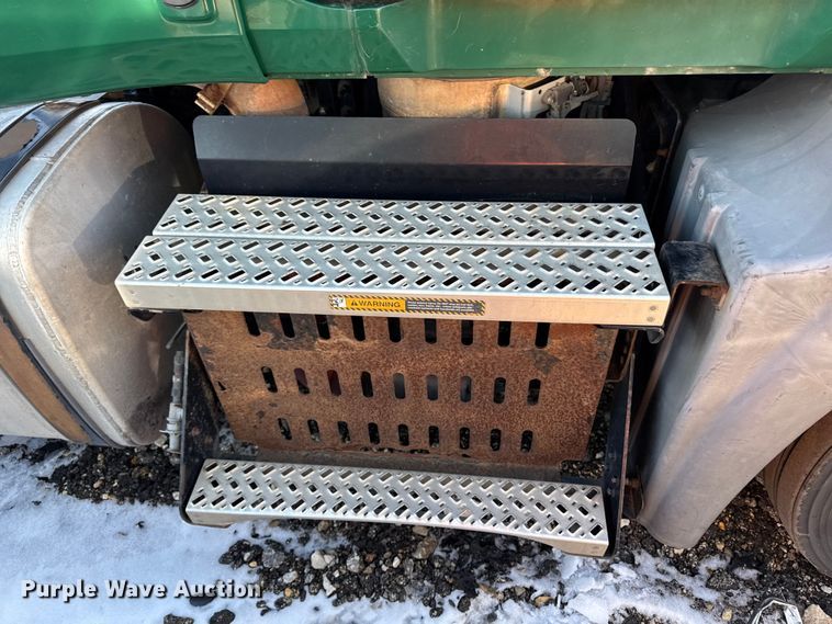 image for item YA2324 2016 Mack CXU613 semi truck