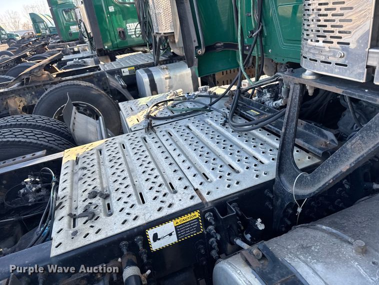image for item YA2324 2016 Mack CXU613 semi truck