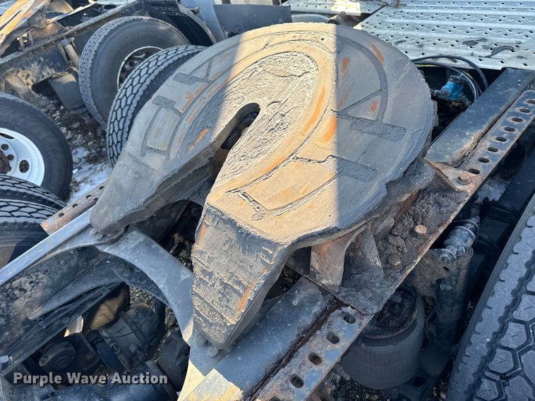 image for item YA2324 2016 Mack CXU613 semi truck