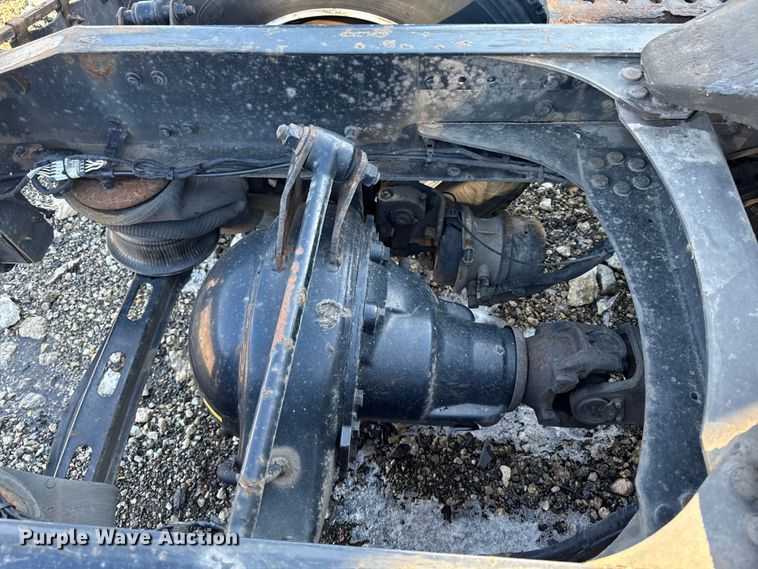 image for item YA2324 2016 Mack CXU613 semi truck