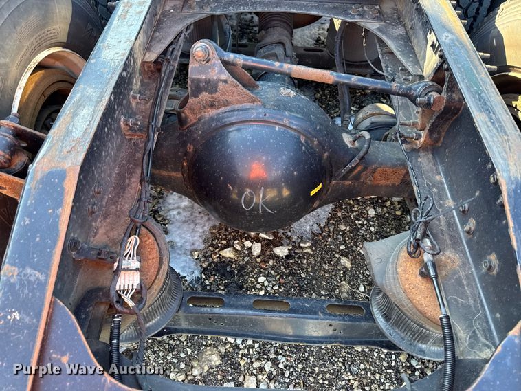 image for item YA2324 2016 Mack CXU613 semi truck