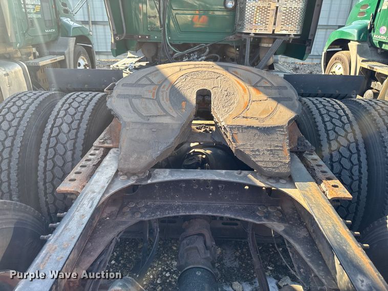 image for item YA2324 2016 Mack CXU613 semi truck