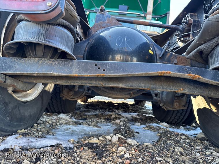 image for item YA2324 2016 Mack CXU613 semi truck