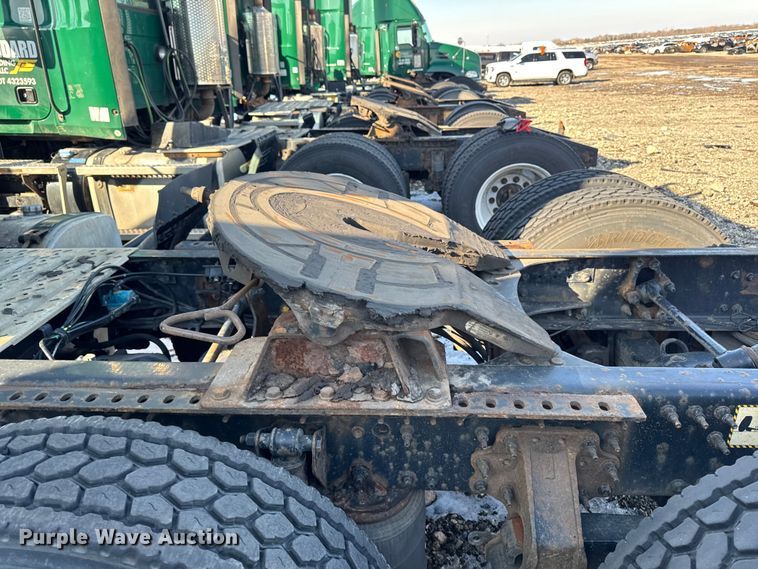 image for item YA2324 2016 Mack CXU613 semi truck