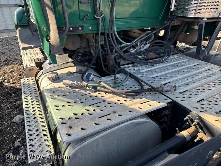 image for item YA2324 2016 Mack CXU613 semi truck